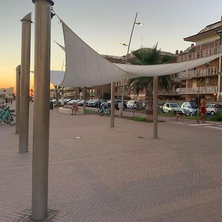 Appartamento Bilocale A Due Passi Dal Porto E Dal Mare Lido di Ostia Esterno foto